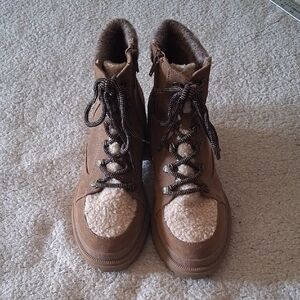 POP Diligence Brown and Cream Lace Up Boots Faux Fur 9 New